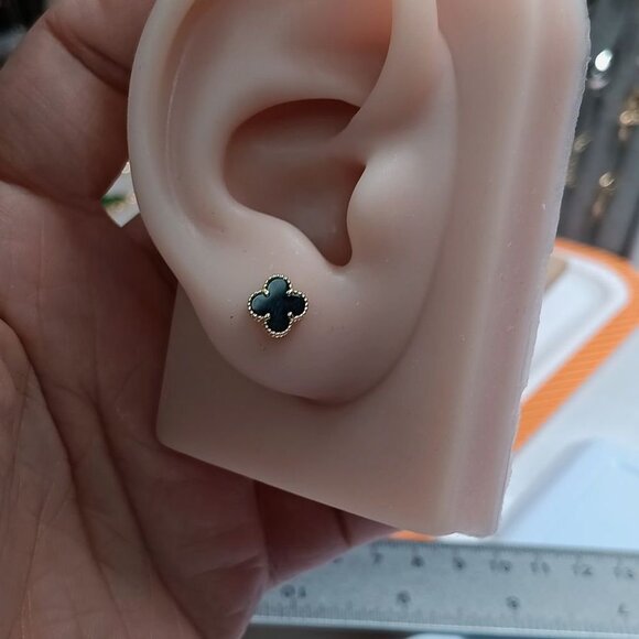 18K Yellow Gold Black Clover Flower Stud Earrings 7mm - Picture 11 of 11